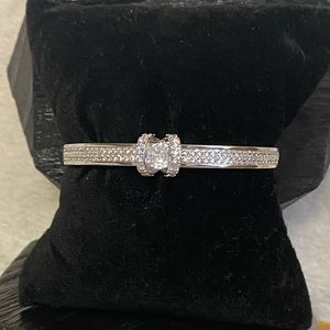 *NEW* Elegant silver rhinestone bangle bracelet